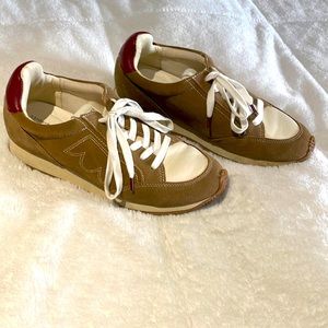 Birdies tan sneakers
